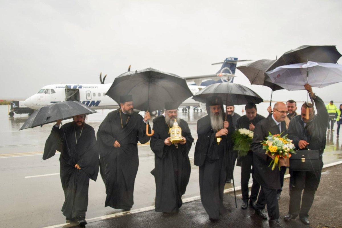 Moaştele Sfântului Cuvios Neofit Zăvorâtul au ajuns la Iaşi 51204