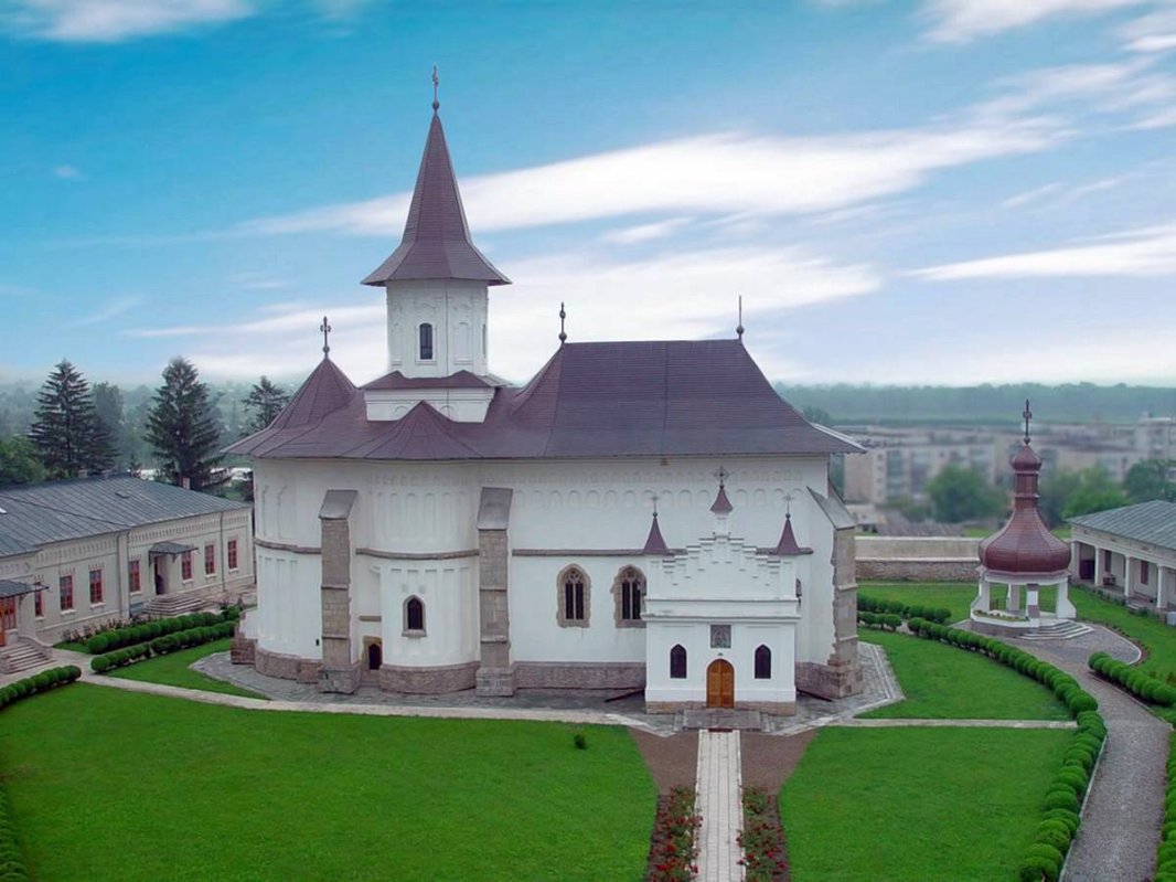 Hramul Catedralei Arhiepiscopale din Roman  51147