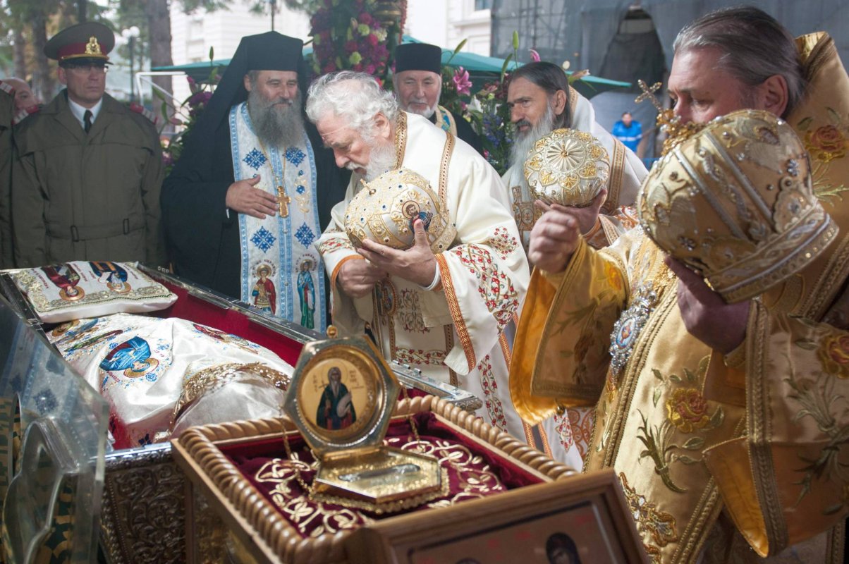 „Dragi pelerini, dumneavoastră creaţi frumuseţea sărbătorii hramului Sfintei Parascheva!“ 51038