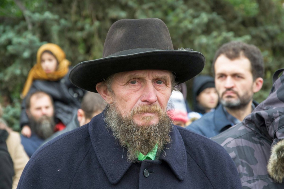 „Dragi pelerini, dumneavoastră creaţi frumuseţea sărbătorii hramului Sfintei Parascheva!“ 51042