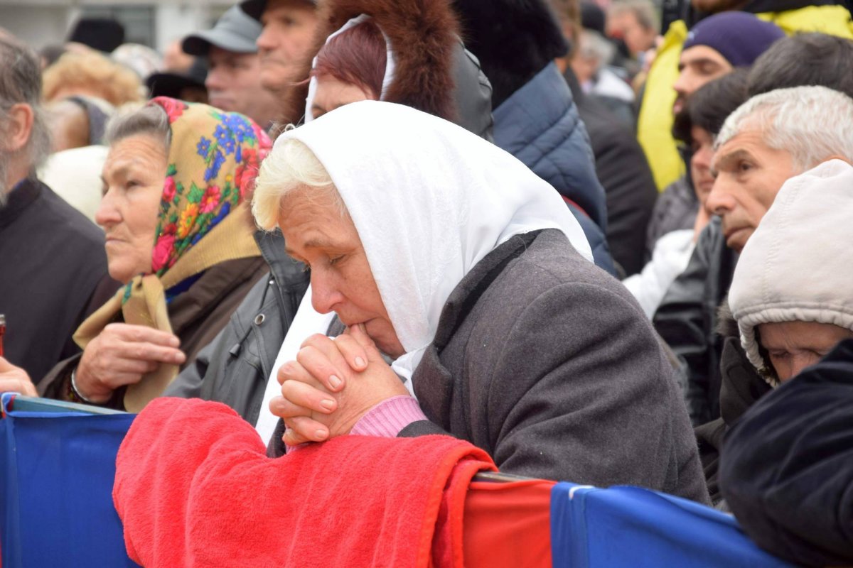 „Dragi pelerini, dumneavoastră creaţi frumuseţea sărbătorii hramului Sfintei Parascheva!“ 51045