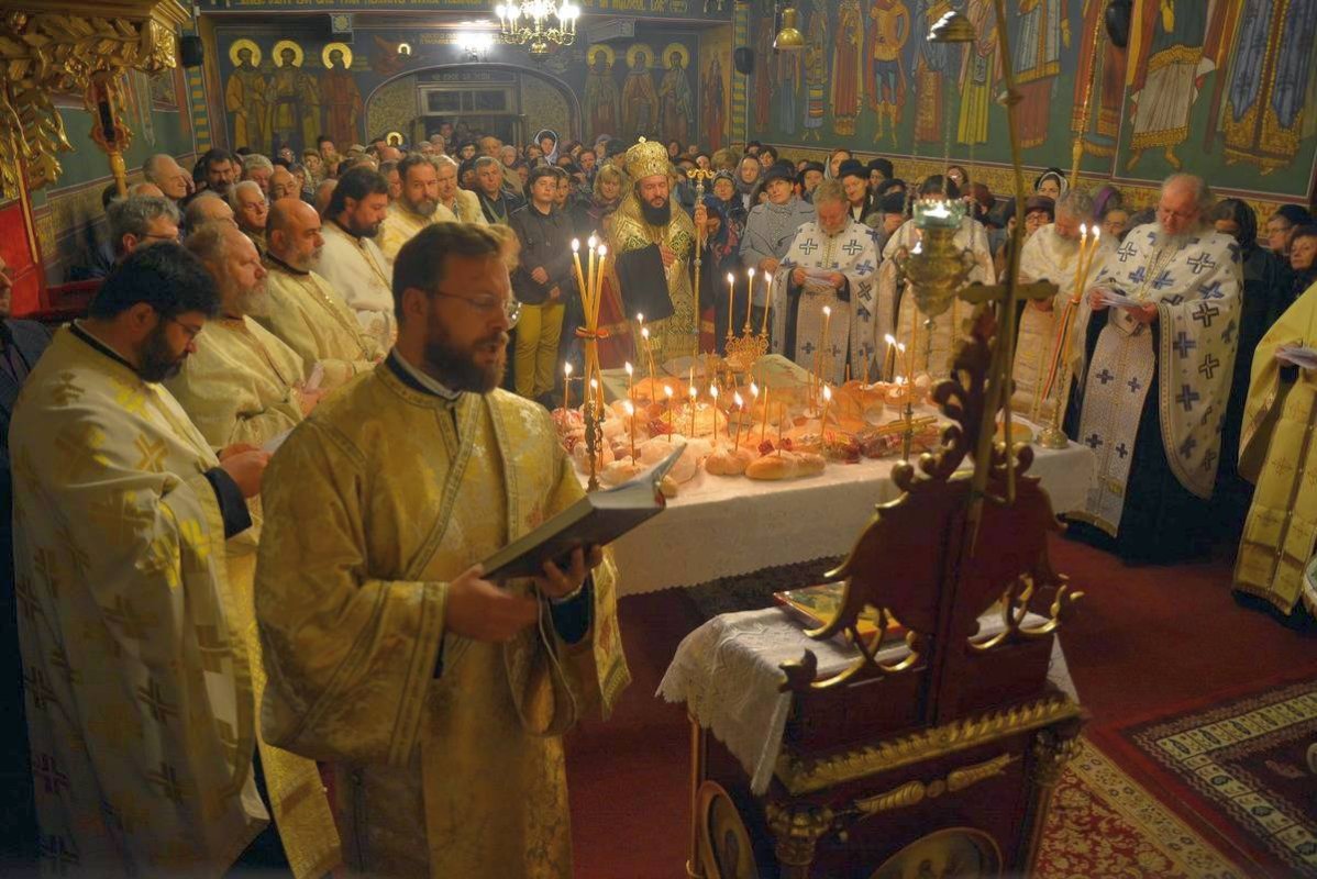 „Îi îndemnăm pe tineri să ia aminte la viaţa Sfintei Parascheva“ 51050