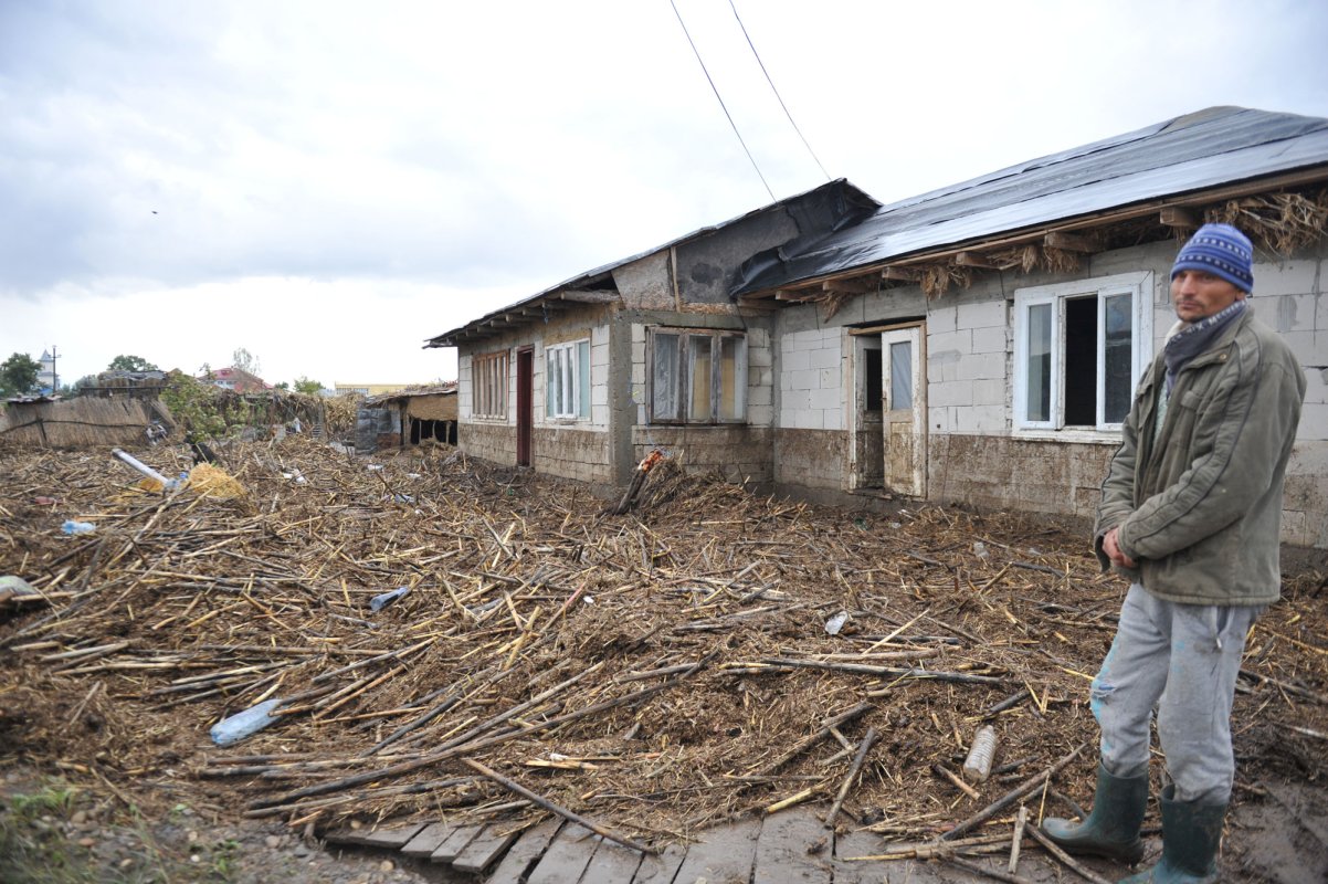 O mână întinsă către cei năpăstuiți 51097