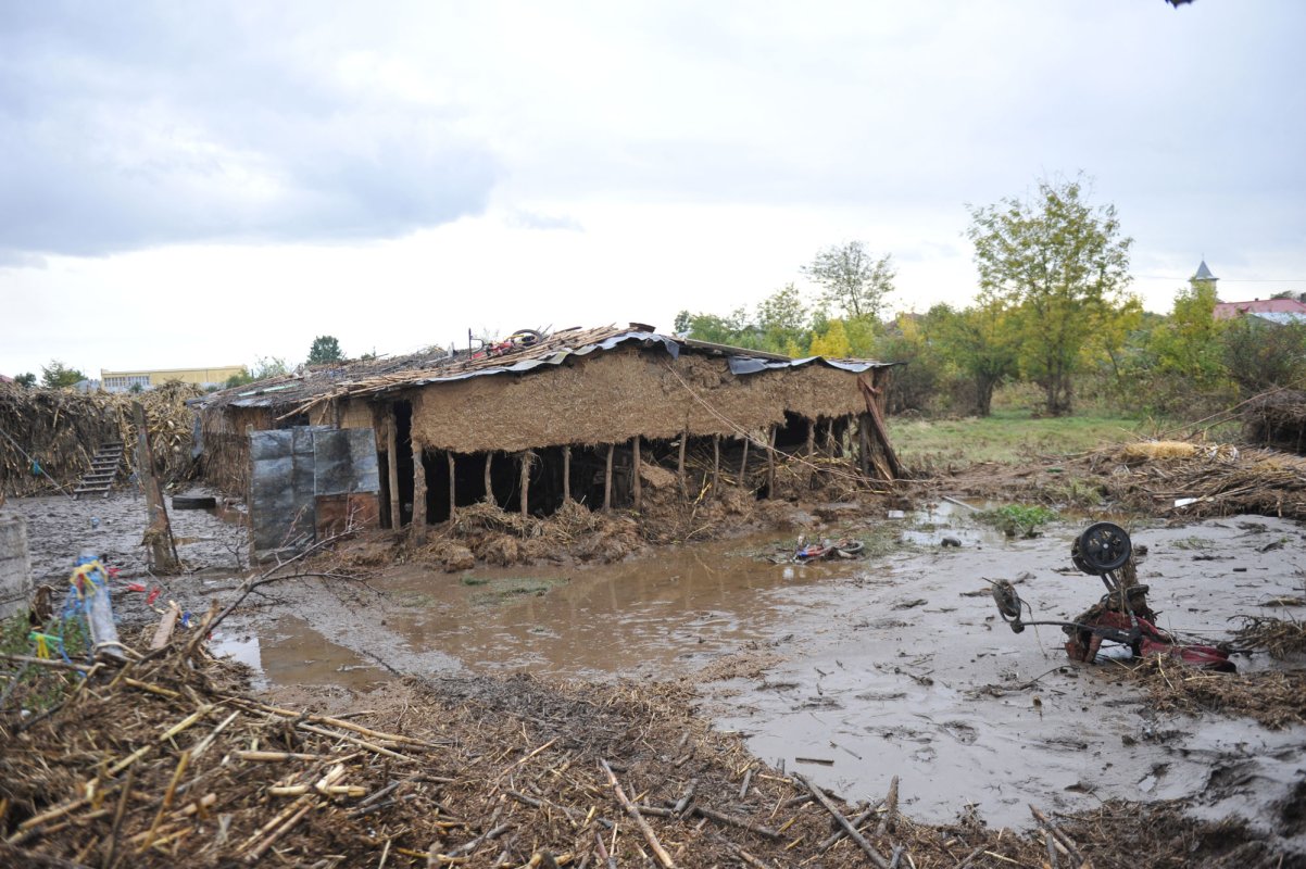 O mână întinsă către cei năpăstuiți 51099