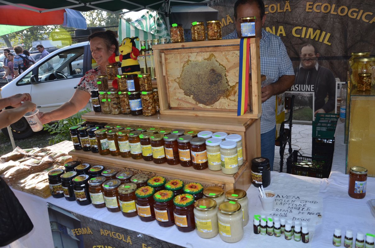 „Roadele toamnei” și Târgul Mierii la Muzeul Satului Bănăţean 51135