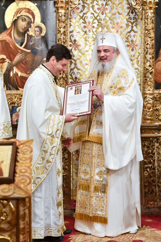 Biserica Albă de pe Calea Victoriei a fost târnosită 50989