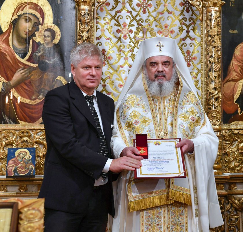 Biserica Albă de pe Calea Victoriei a fost târnosită 50992