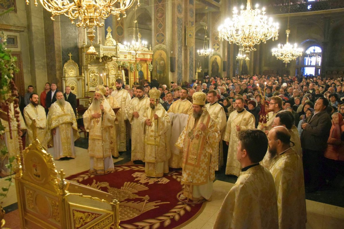 „Protejaţi Biserica! Păstraţi-vă Biserica strămoşească şi susţineţi-o!“ 50957