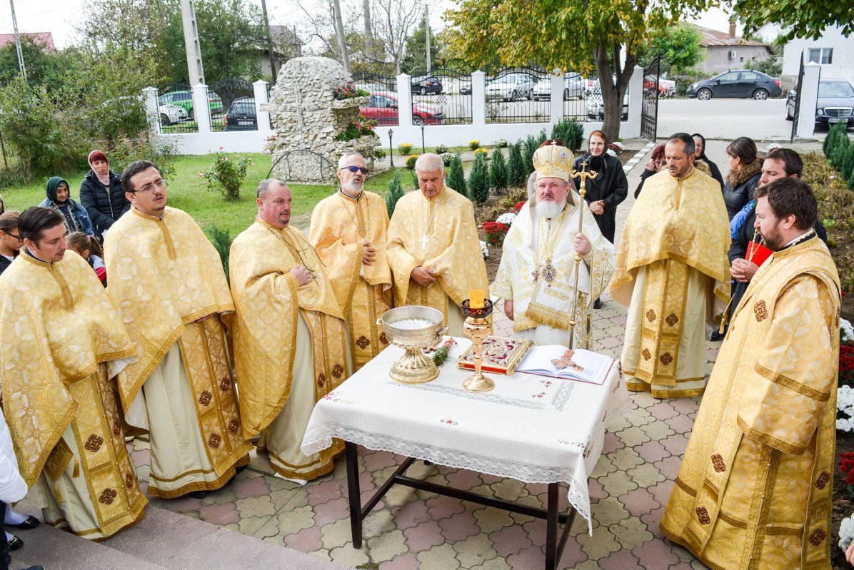 Binecuvântare pentru credincioşii Parohiei Creţeşti 50944