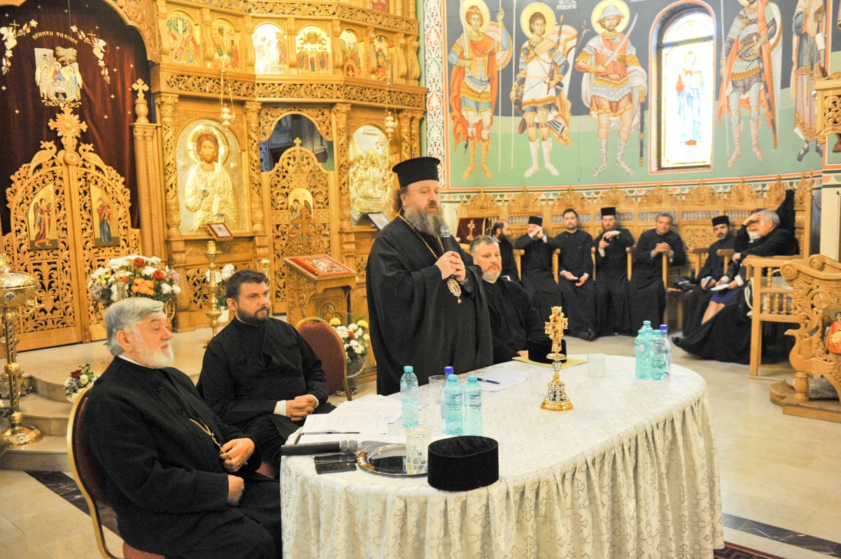 Întâlnire a clericilor din sectorul 2 Capitală 50938