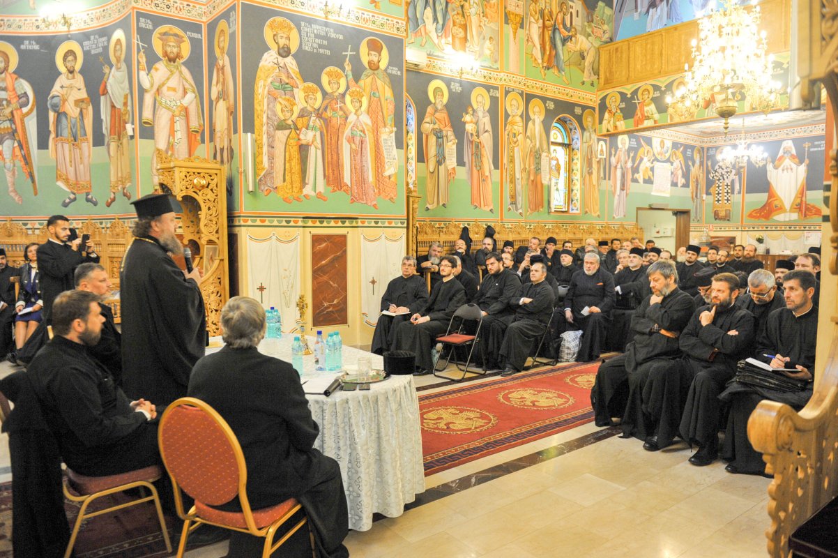 Întâlnire a clericilor din sectorul 2 Capitală 50939