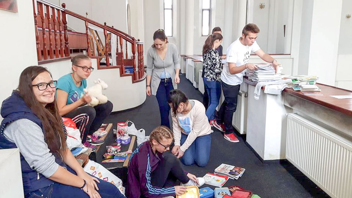 „Ghiozdanul cu bucurii” în Banatul de Munte 50875