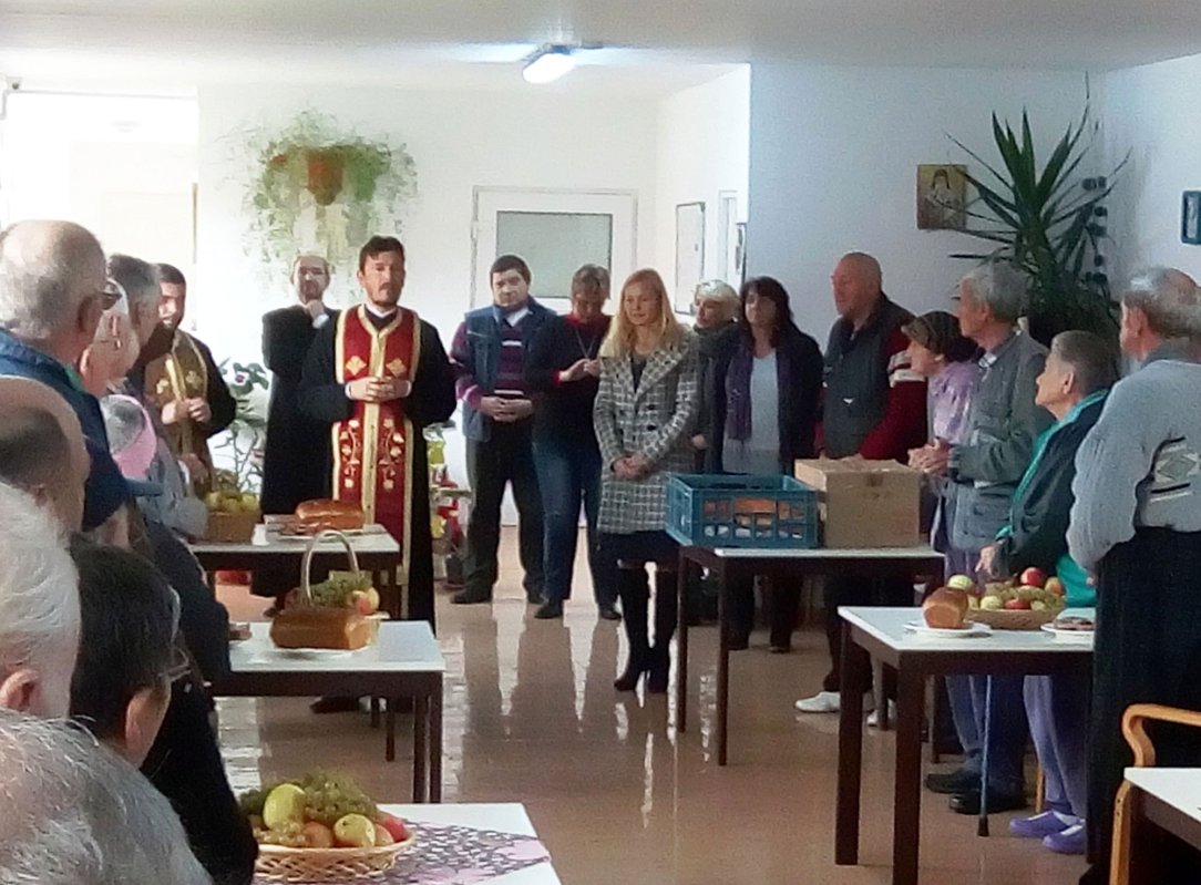 Bătrânii de la Căminul din Marpod au primit daruri și asistență religioasă 50782