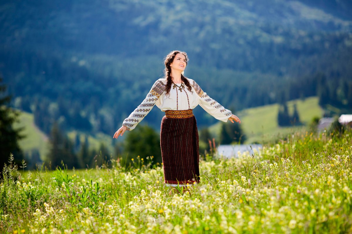 „Folclorul este amintirea vie a străbunilor pe care nu i-am cunoscut” 50812