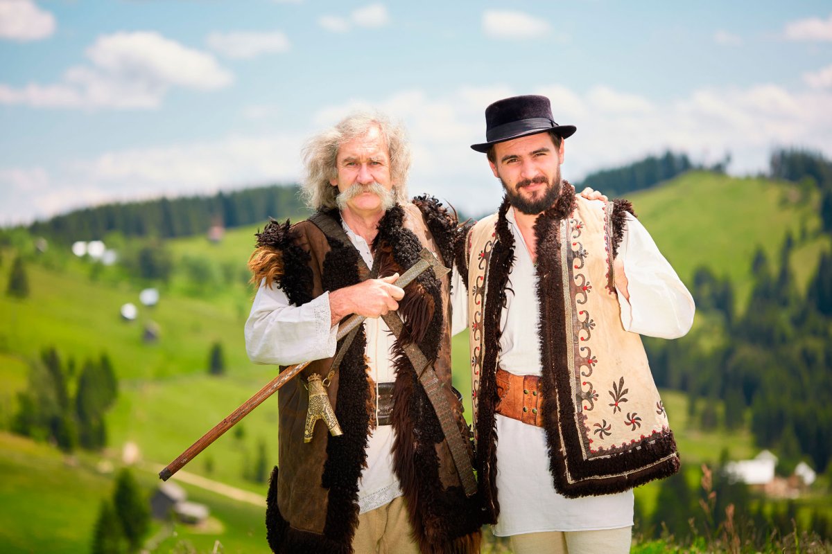 „Folclorul este amintirea vie a străbunilor pe care nu i-am cunoscut” 50813