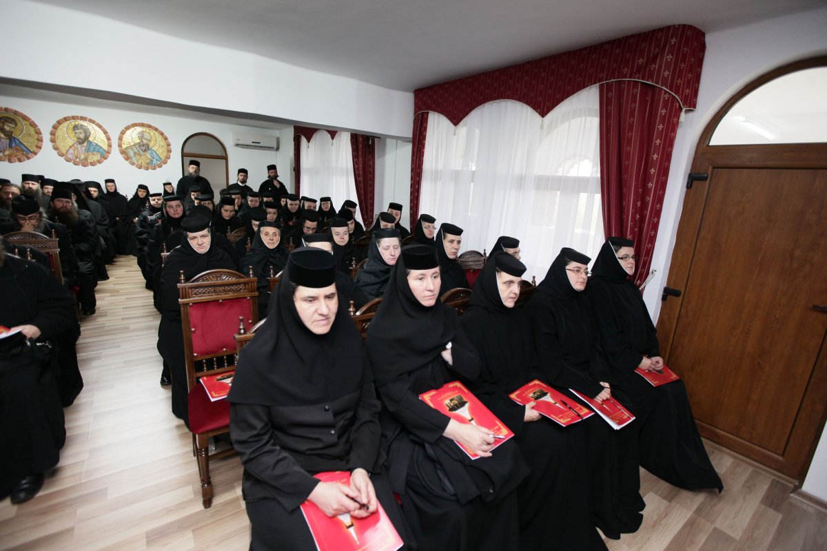 Sinaxă mitropolitană la Mănăstirea Scărişoara Nouă 50701