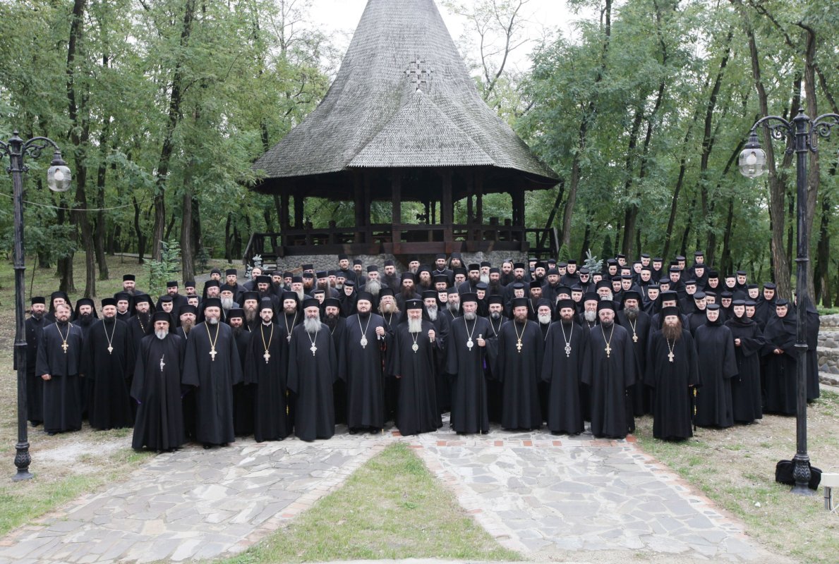 Sinaxă mitropolitană la Mănăstirea Scărişoara Nouă 50703