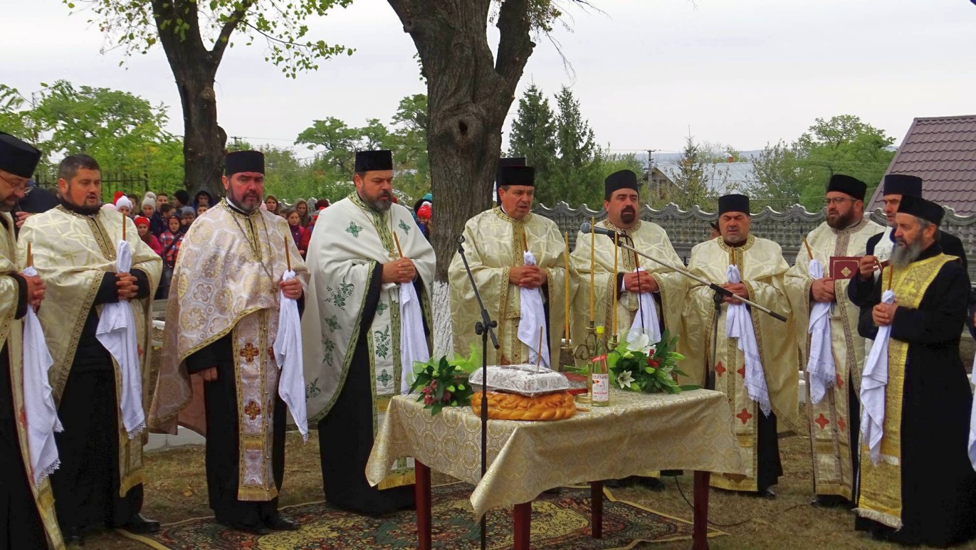 Eroii patriei, comemoraţi la Maxut – Deleni 50635