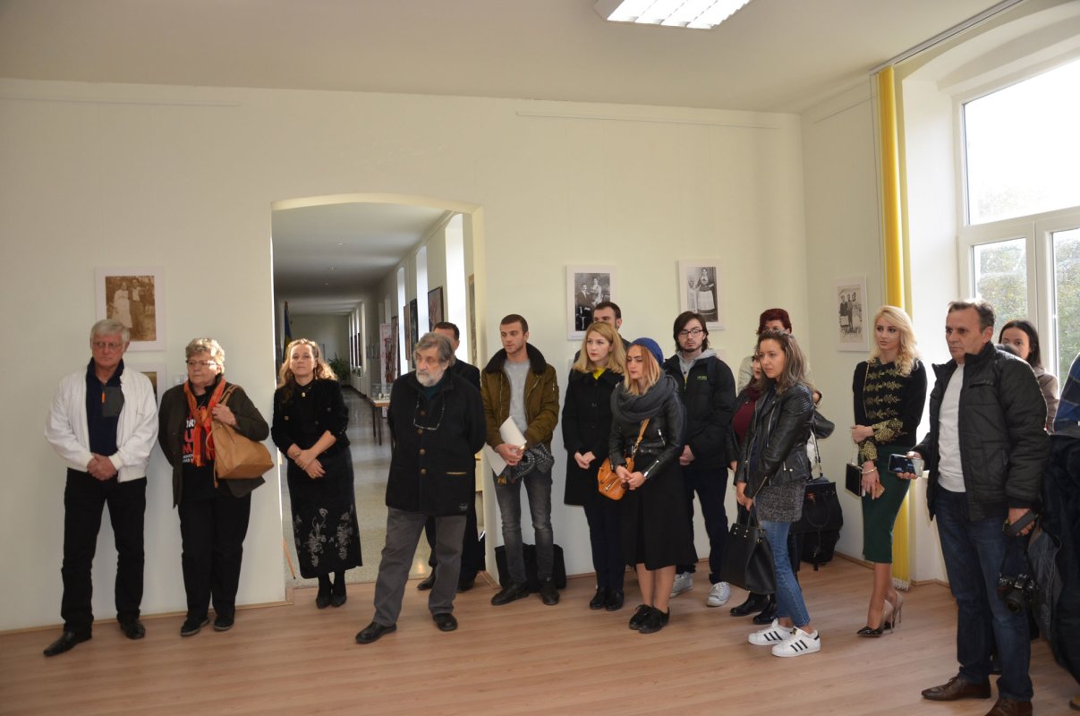 Expoziția „Imagini de familie dintr-o insulă de românitate”, la Timișoara 50662