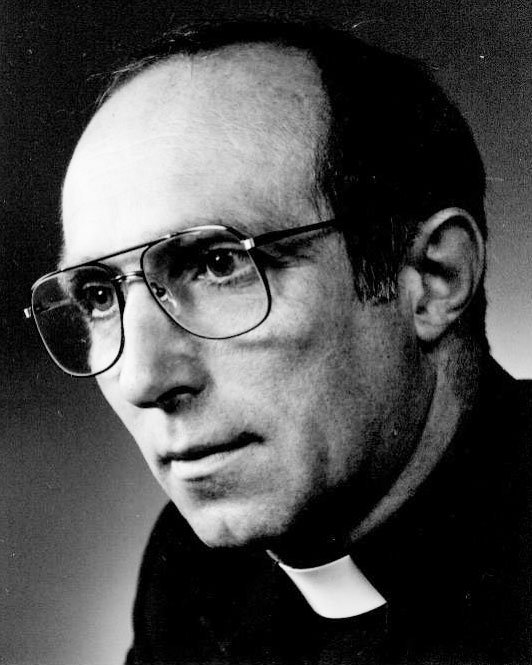 „Limba română este așa de frumoasă, încât merită să îi fac și eu câteva rochii...”  50579