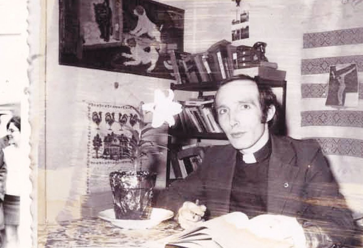 „Limba română este așa de frumoasă, încât merită să îi fac și eu câteva rochii...”  50581