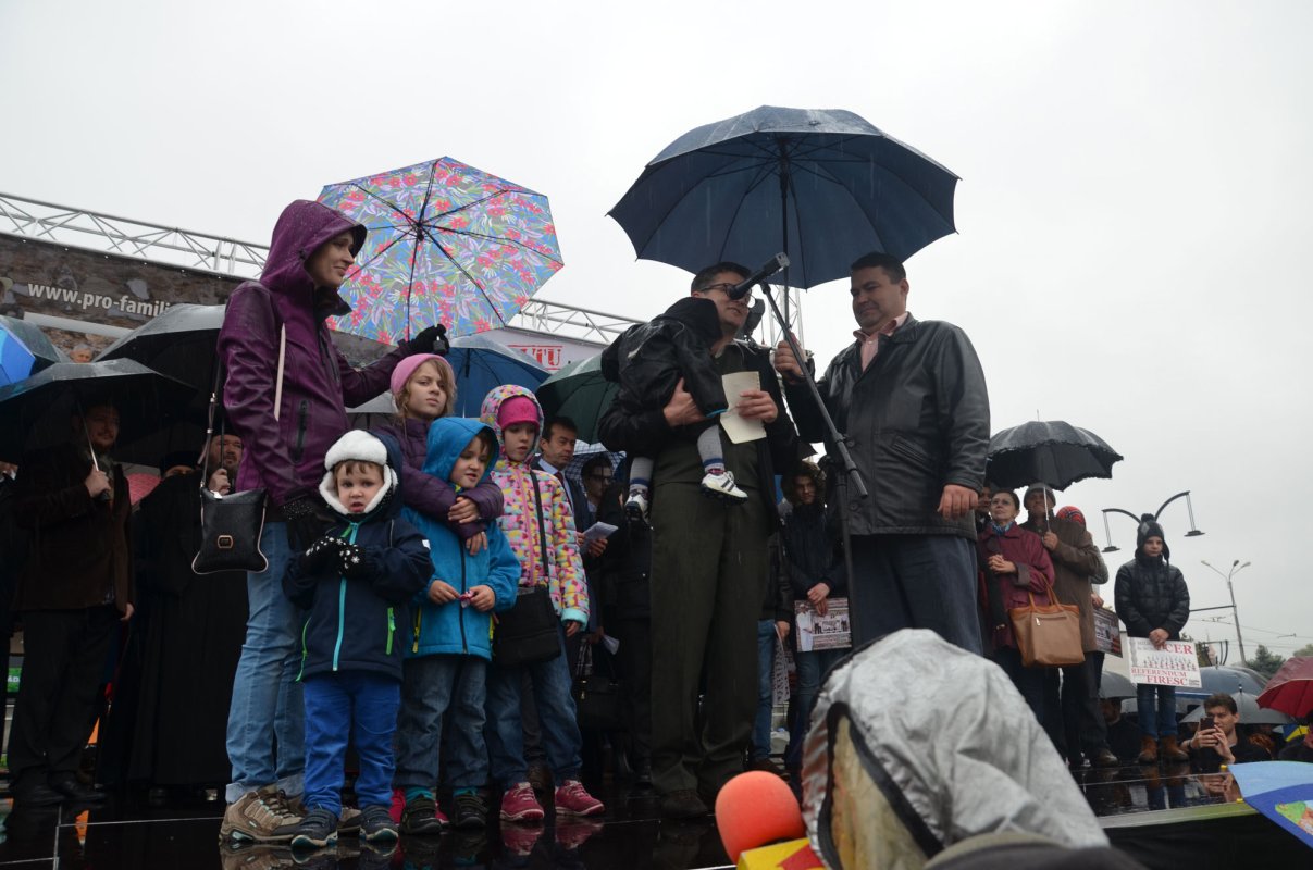 Adunare publică pentru susținerea familiei tradiționale, la Oradea 50574