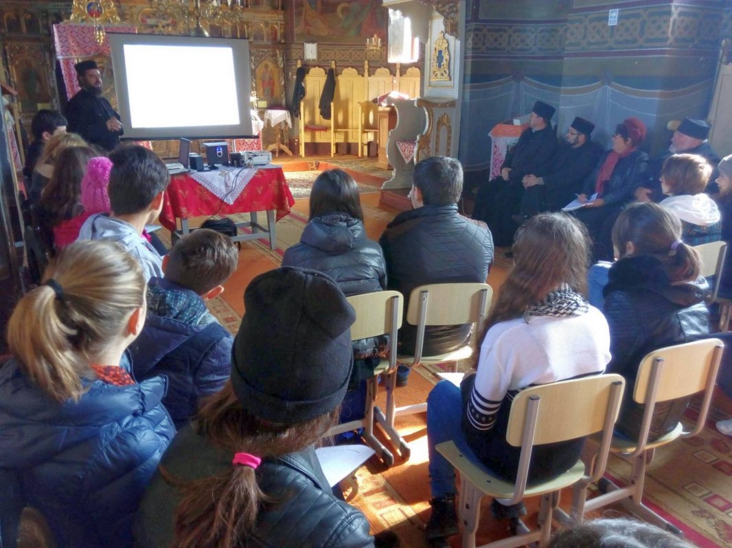 „Învăţăm mai uşor despre Dumnezeu în biserică, pentru că este un spaţiu special“ 50502