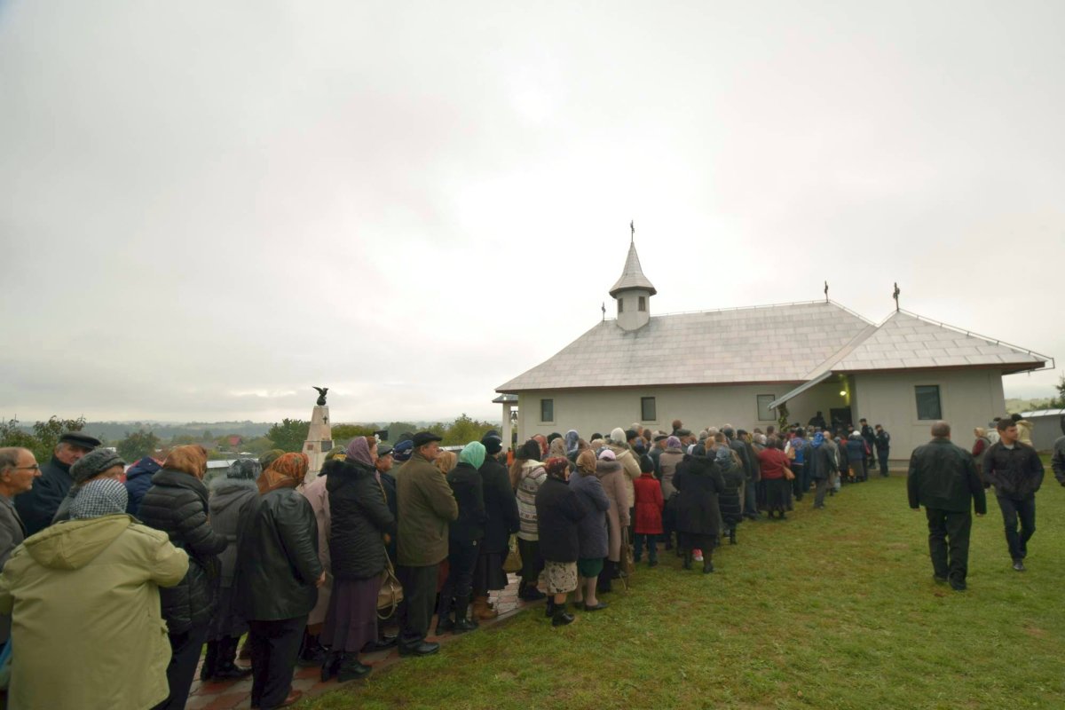 O nouă biserică închinată Sfintei Cuvioase Parascheva, sfinţită de IPS Părinte Mitropolit Teofan 50496