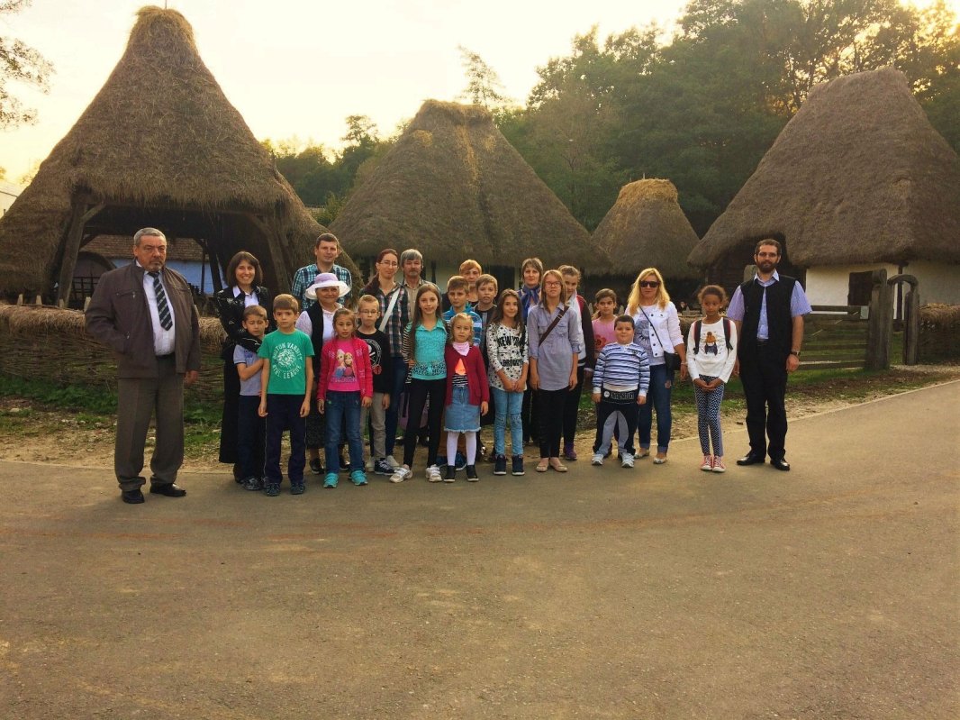 Activități cu tinerii de la Biserica „Sfânta Treime” din Cisnădie 50435