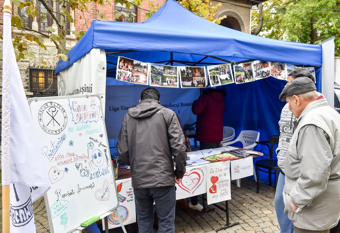 Peste 150 de voluntari, aproape de pelerini 50403