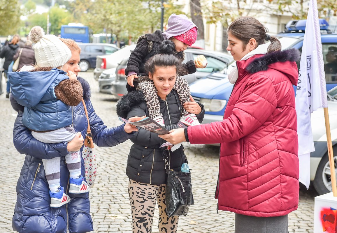Peste 150 de voluntari, aproape de pelerini 50404