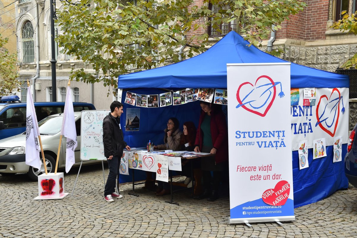 Peste 150 de voluntari, aproape de pelerini 50405