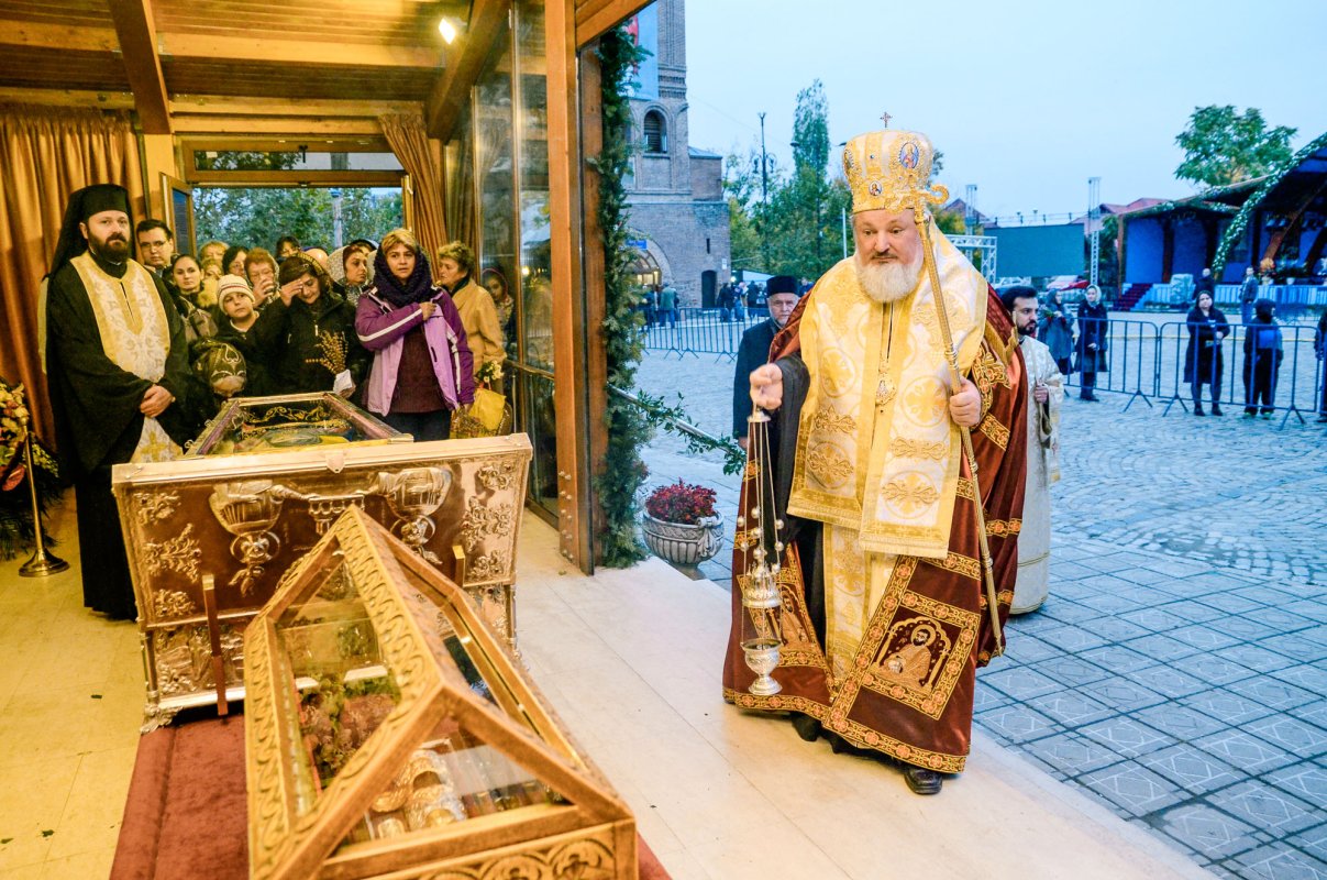 Slujbă în cinstea Sfântului Ierarh Nectarie 50416