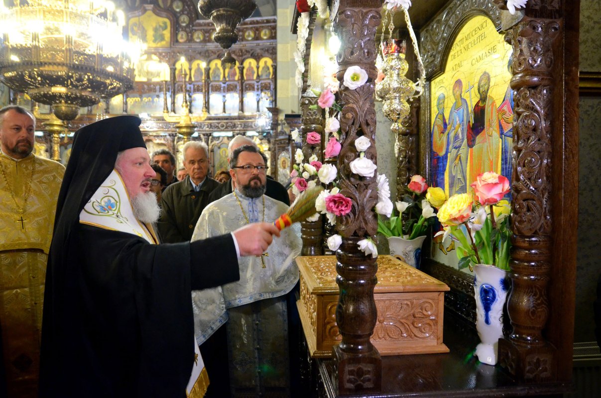 Raclă cu moaşte la Biserica „Sfântul Dumitru”-Colentina 50323