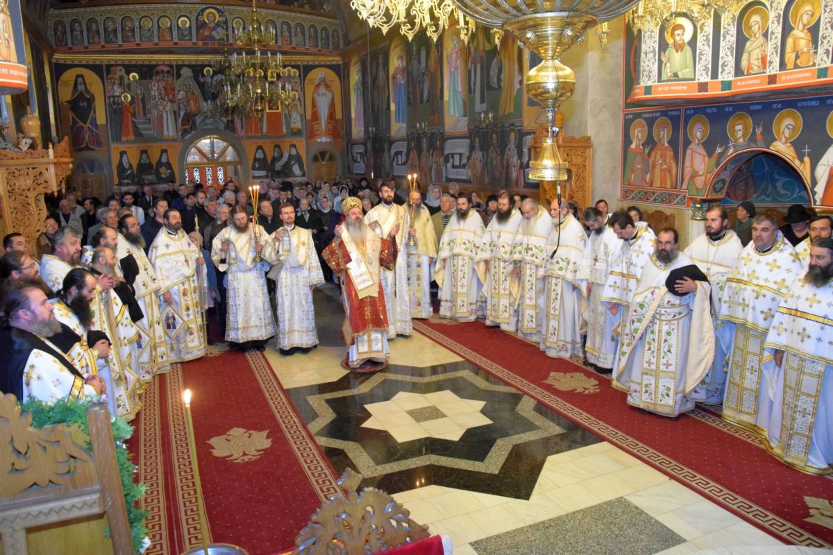Sfântul Mare Mucenic Dimitrie, sărbătorit la Pângăraţi prin Liturghie arhierească 50313