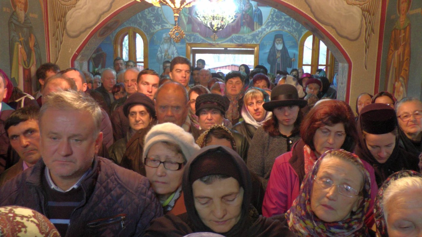 Vizită arhierească la bătrânii din aşezământul Mănăstirii Vatra Dornei 50255