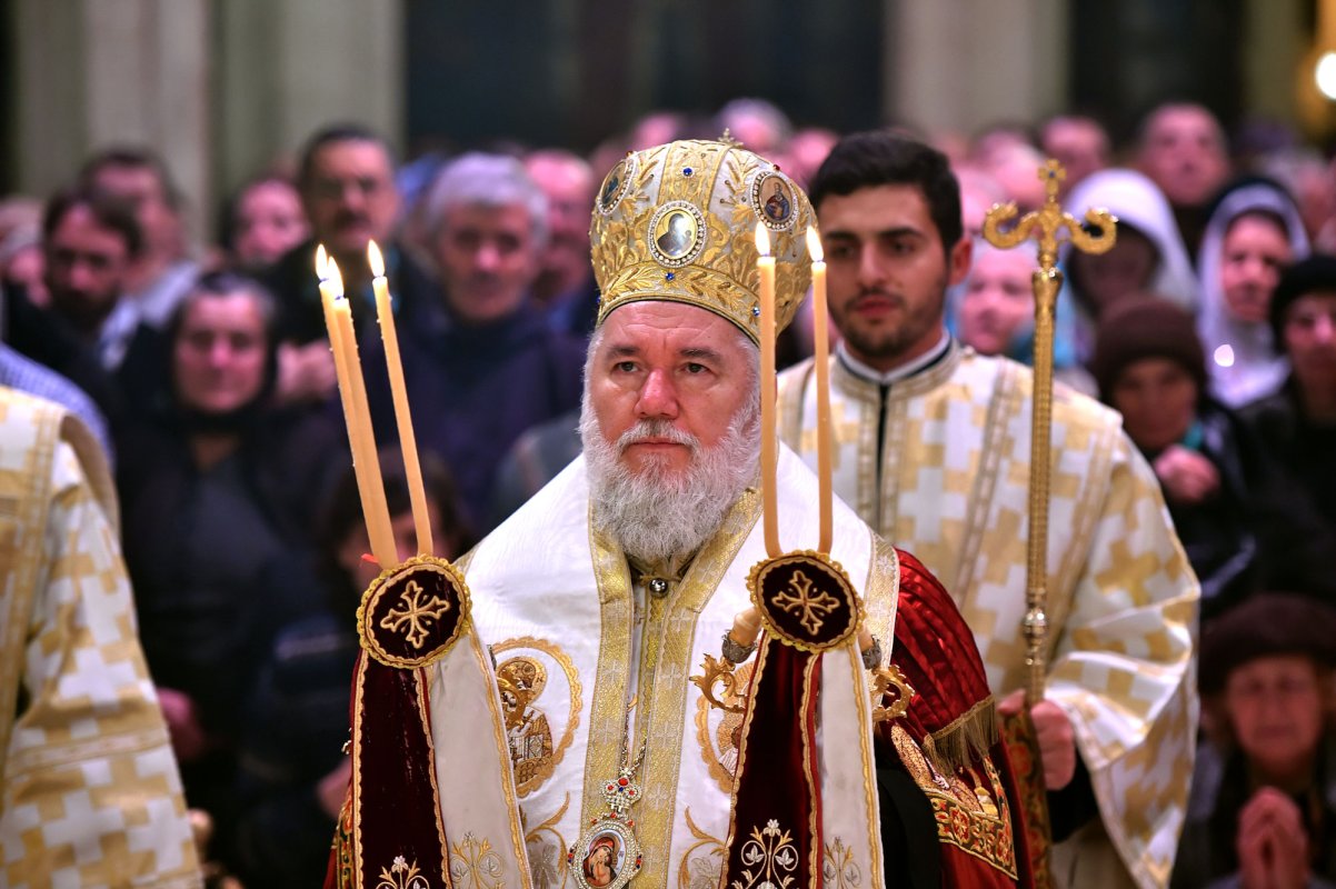 Adunați în rugăciune stăruitoare către Sfântul Ierarh Iachint 50225