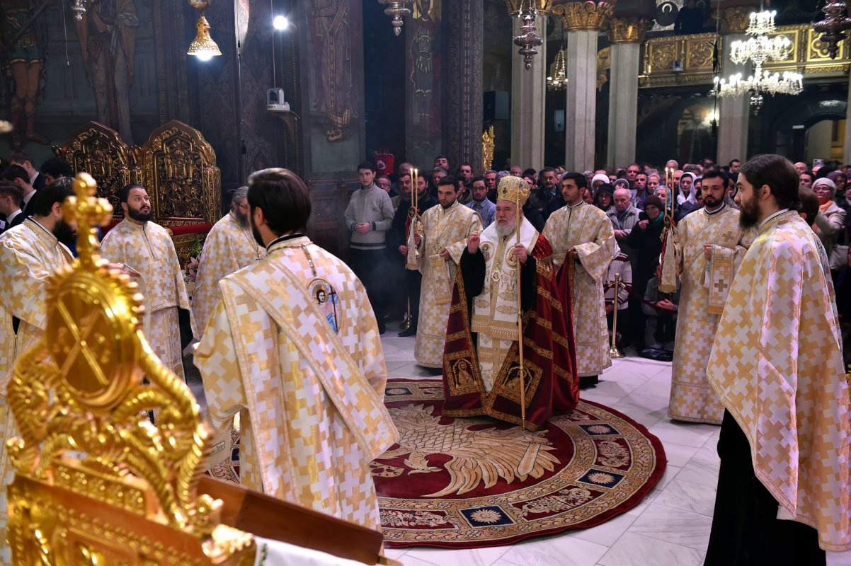 Adunați în rugăciune stăruitoare către Sfântul Ierarh Iachint 50227