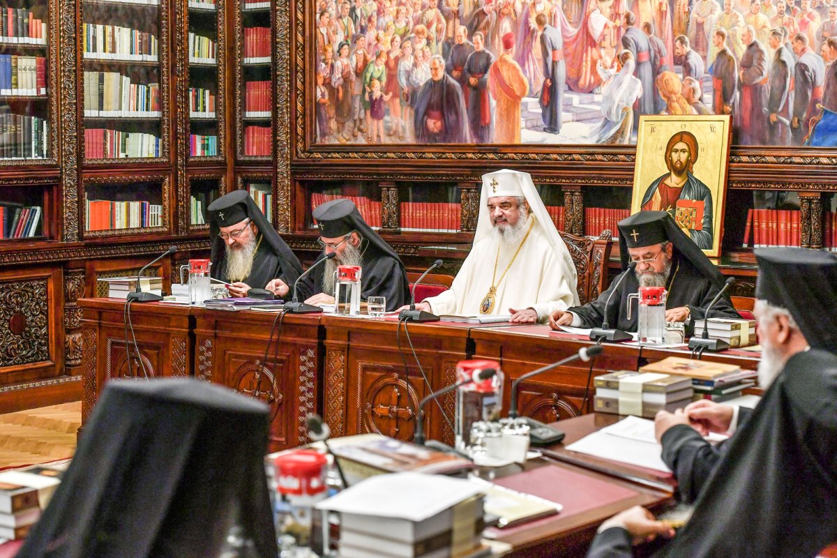 Sfântul Sinod întrunit în şedinţă 50191