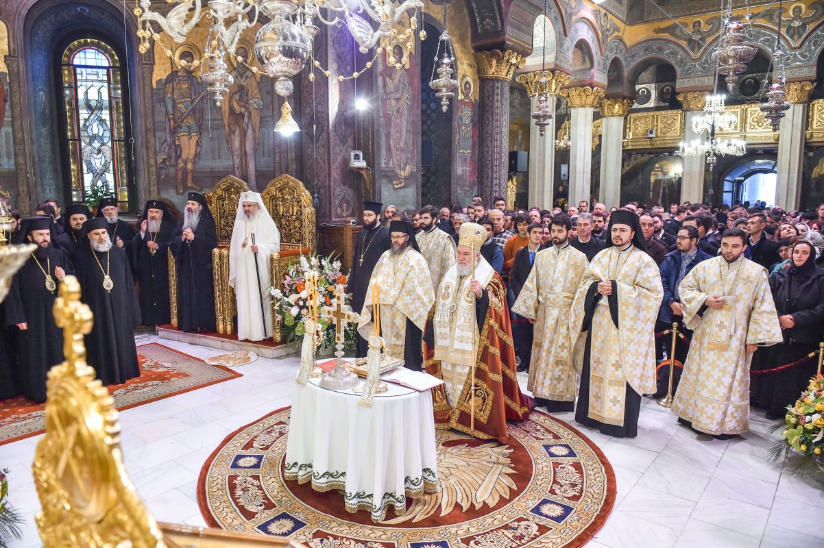 Sfântul Sinod întrunit în şedinţă 50192