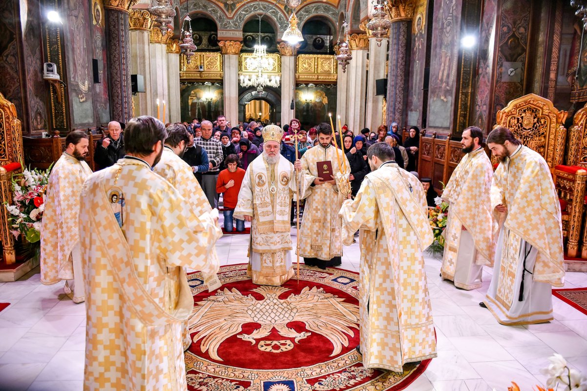 Sfântul Sinod întrunit în şedinţă 50195