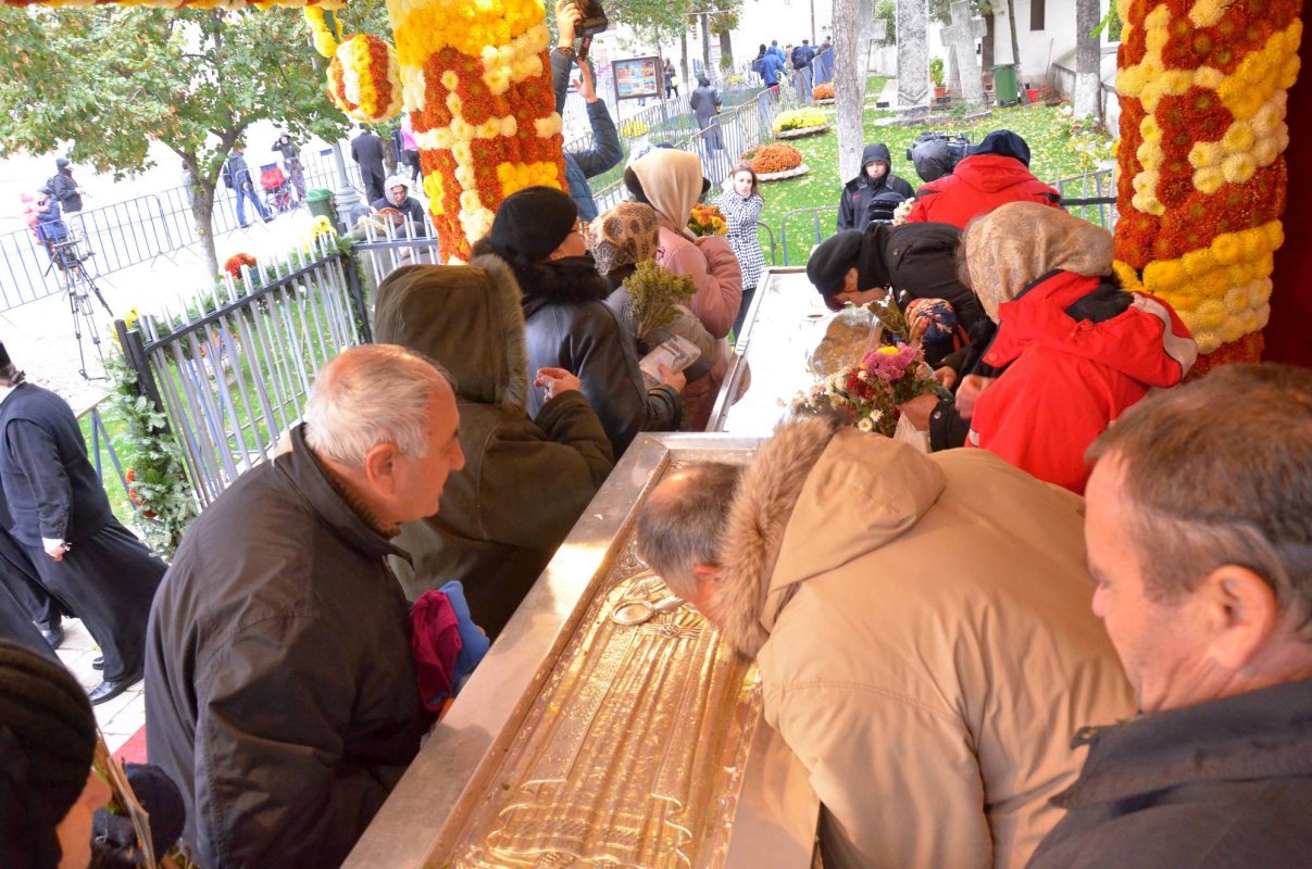 Trupul creștinilor după moarte și cinstirea moaștelor sfinților 50179