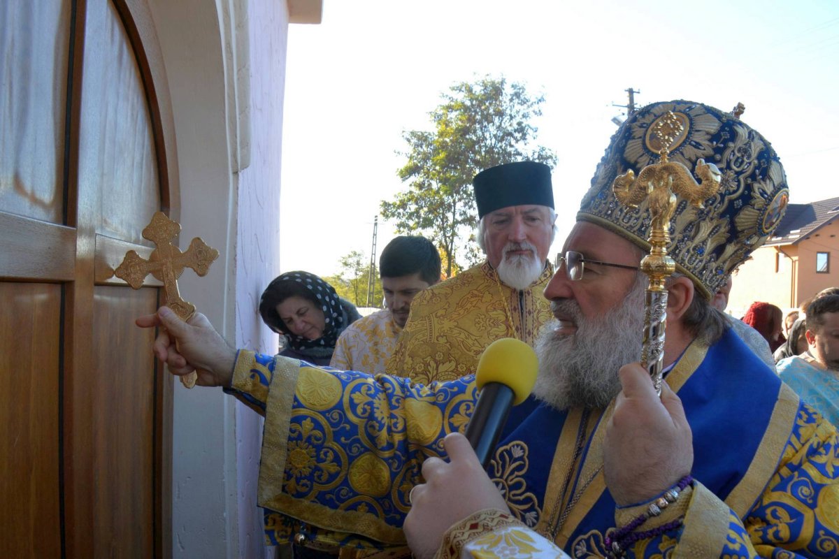 Biserica „Adormirea Maicii Domnului“ din Cristeşti, resfinţită de IPS Arhiepiscop Ioachim 49997