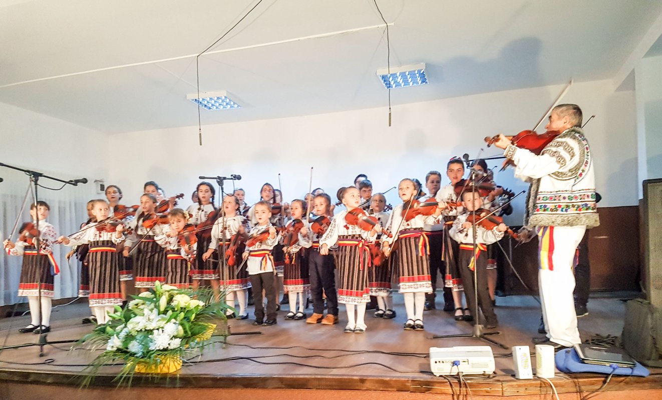 Bogdănești, satul cu cele mai multe viori din țară 50032