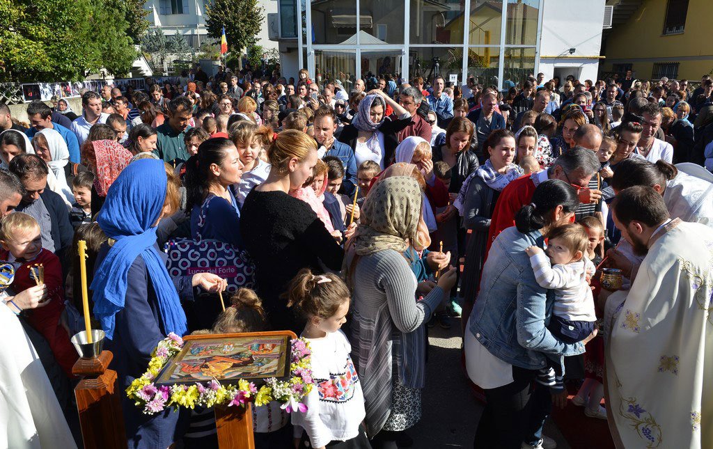 Maica Domnului, cinstită de românii din Italia 50024
