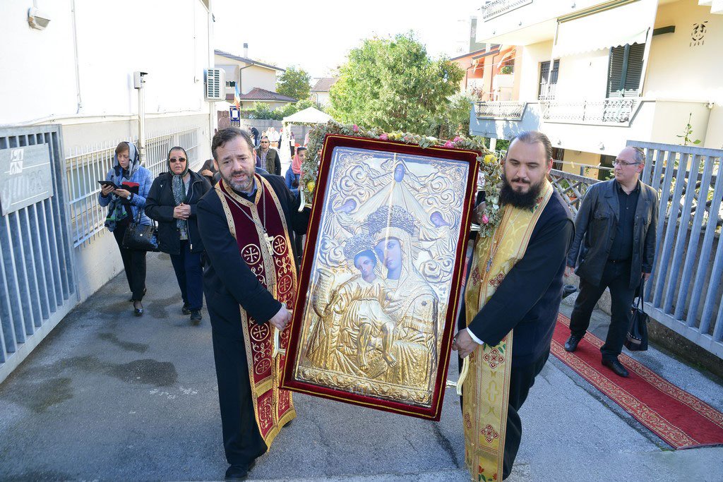 Maica Domnului, cinstită de românii din Italia 50026