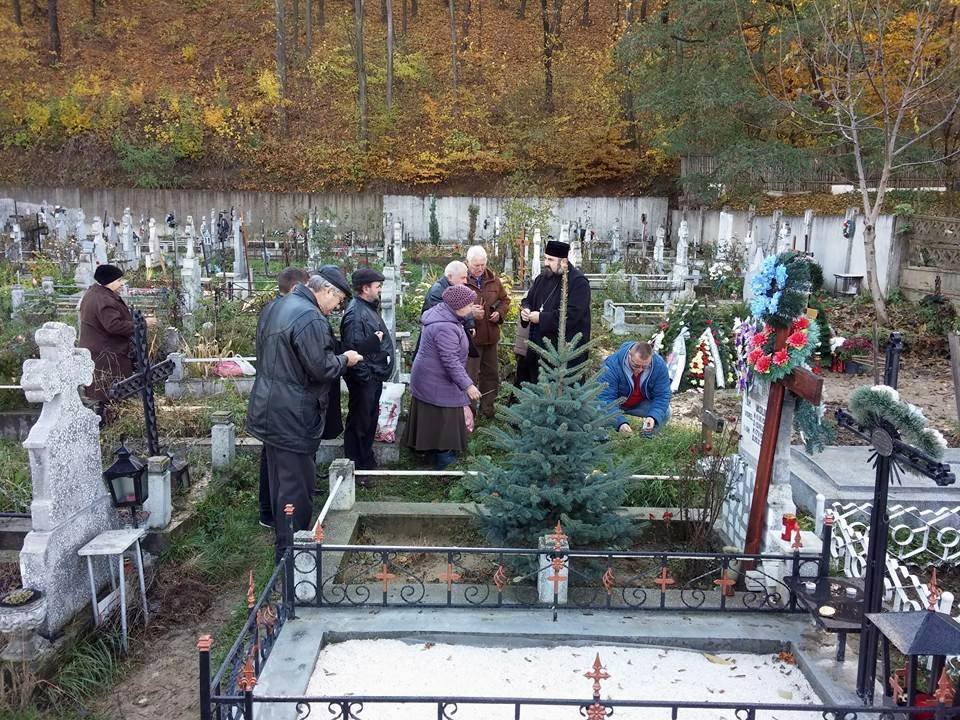 Liturghie şi pomenire la Cimitirul Red din Oneşti 49930