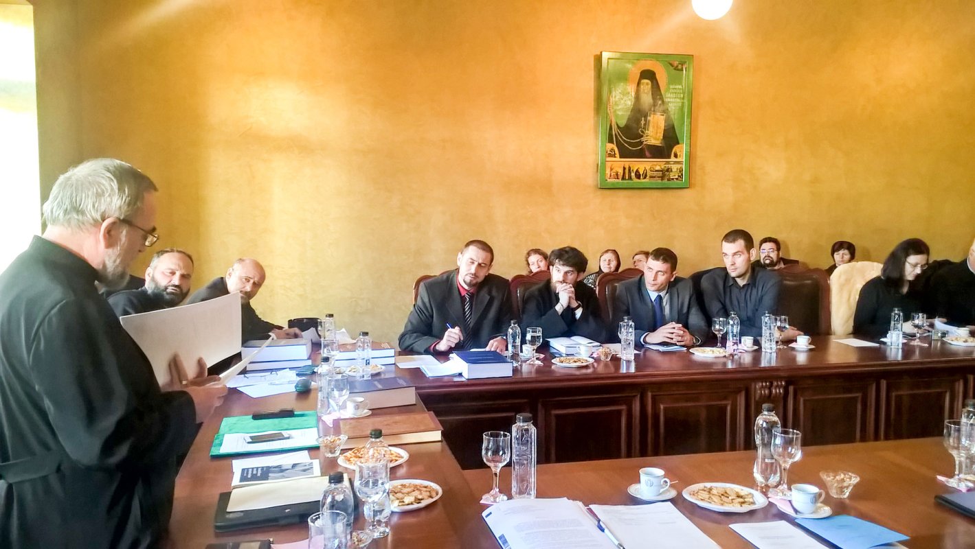 Noi absolvenţi ai Şcolii Doctorale „Sfântul Nicodim” 49892