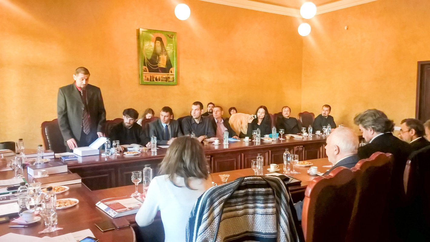 Noi absolvenţi ai Şcolii Doctorale „Sfântul Nicodim” 49894