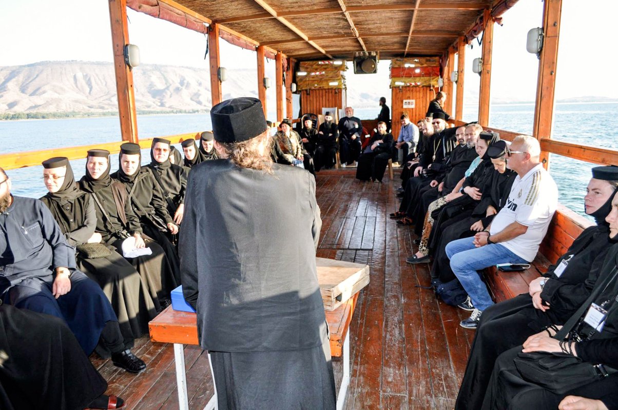 Prezentare de carte pe apele Lacului Ghenizaret 49917